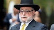 Der Präsident der Europäischen Rabbinerkonferenz, Pinchas Goldschmidt, erhält den Karlspreis 2024. (zu dpa: «Karlspreis für Goldschmidt - Aachen bereitet Vergabe vor») © dpa Foto: Sven Hoppe